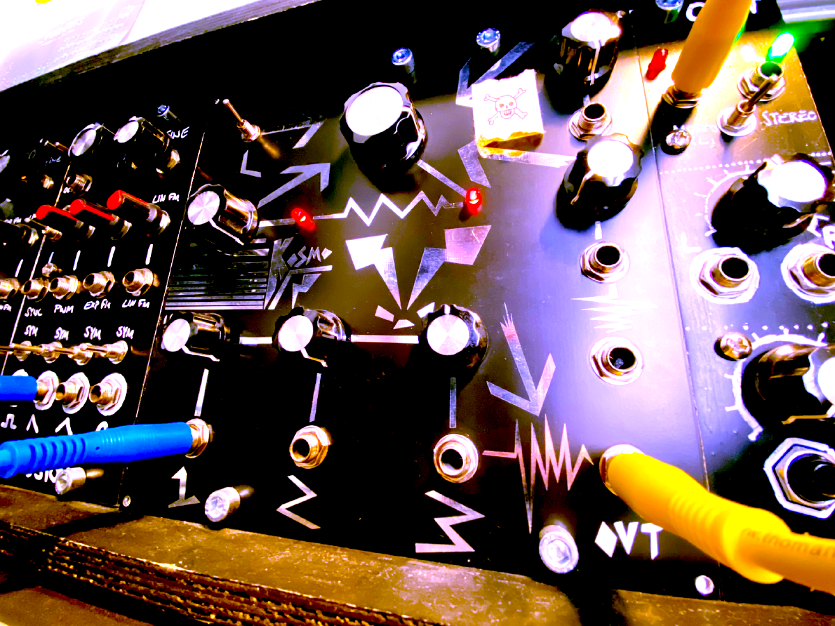 Making acid sounds with a low-pass filter [Fusion Core VCF #1]